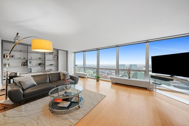 Foto del edificio - 2400 N Lakeview Ave