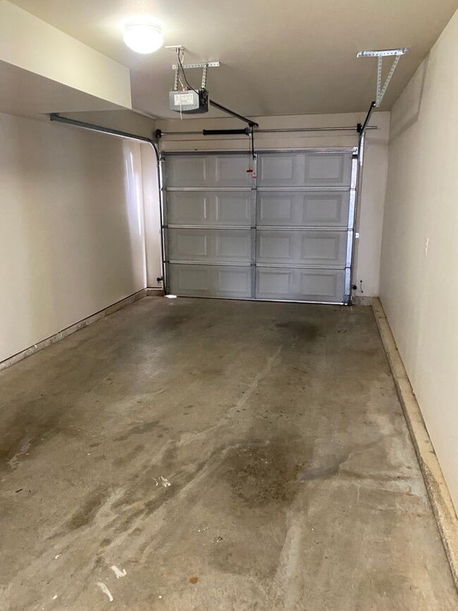 Building Photo - 16785 Huntington Ln