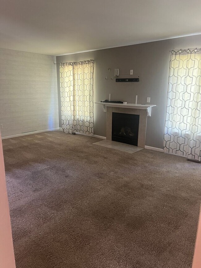 Foto del edificio - Farmington Hills Beautiful 4 Bed Home