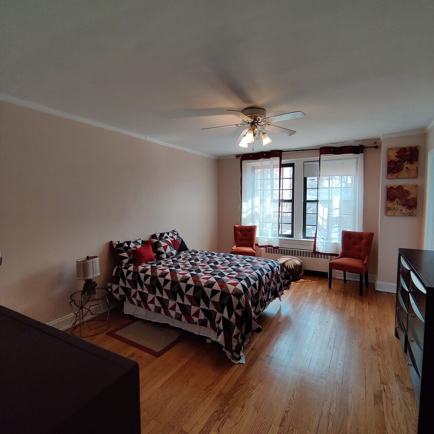 Bedroom - 6901 S Oglesby Ave