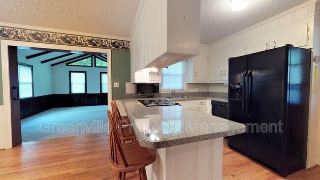 Building Photo - 208 Belvedere Dr