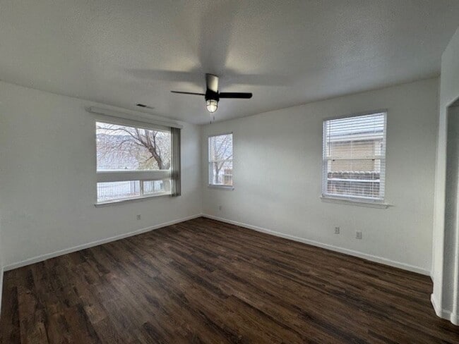 Building Photo - Beautiful Three Bedroom on the Golf Cou...