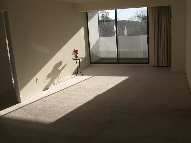 Foto del edificio - 5911 Edsall Rd., APT #705