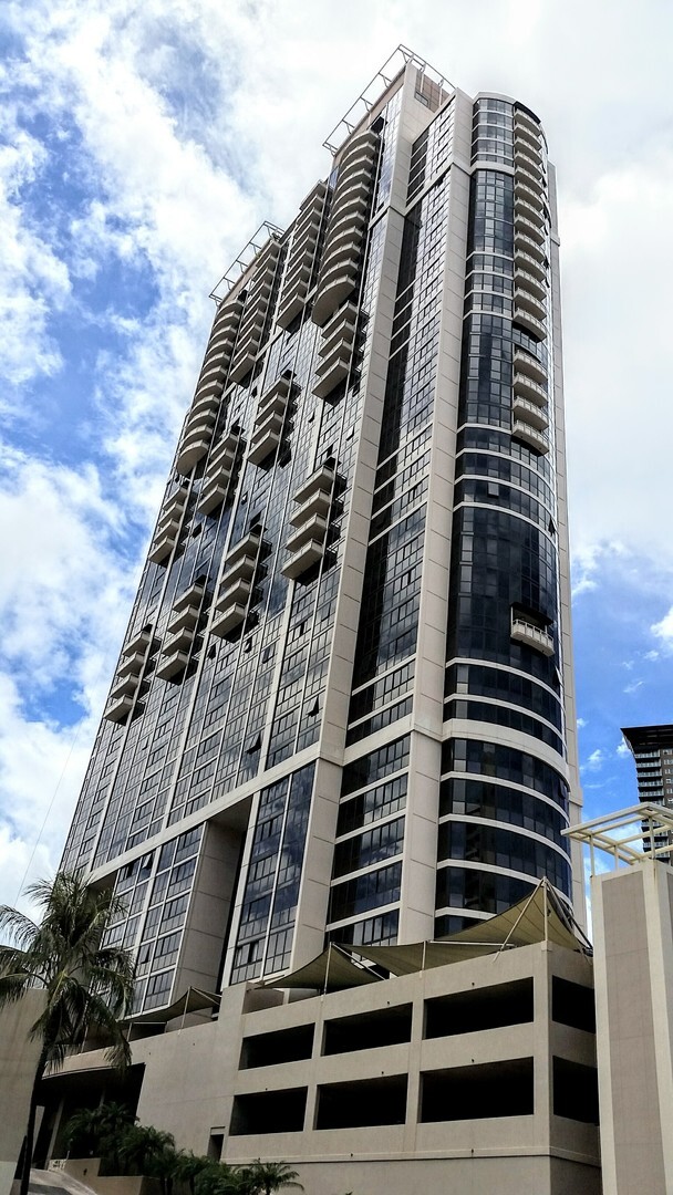 Building Photo - 600 Queen St
