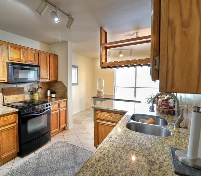 Building Photo - 16158 Seahorse Dr