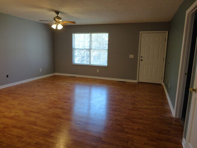 Foto del edificio - 2 Bedroom Duplex  in Seymour