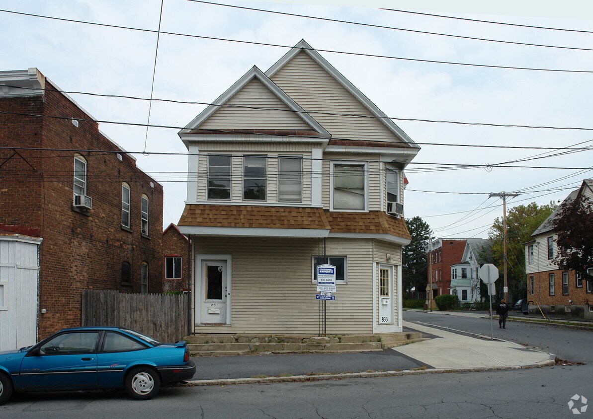 Foto del edificio - 831-833 Congress St