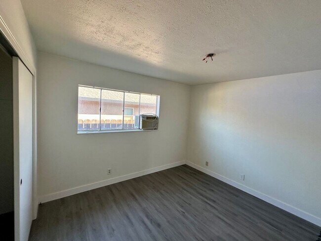 Foto del edificio - 2 bedroom 1 bath duplex