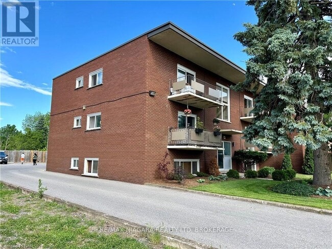 Building Photo - 286 Vine St