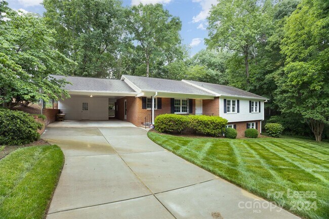 Building Photo - 926 Shady Bluff Dr