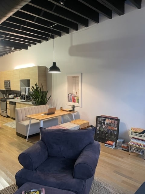 Foto del edificio - 1423 W Augusta Blvd