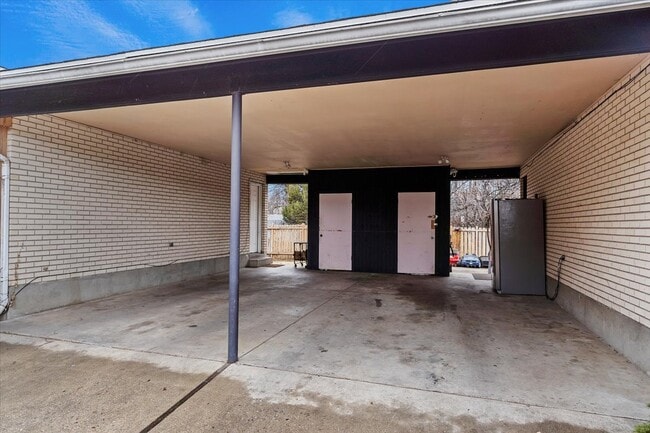 Building Photo - 813 15th St
