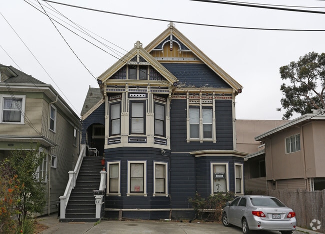 Building Photo - 545 66th St