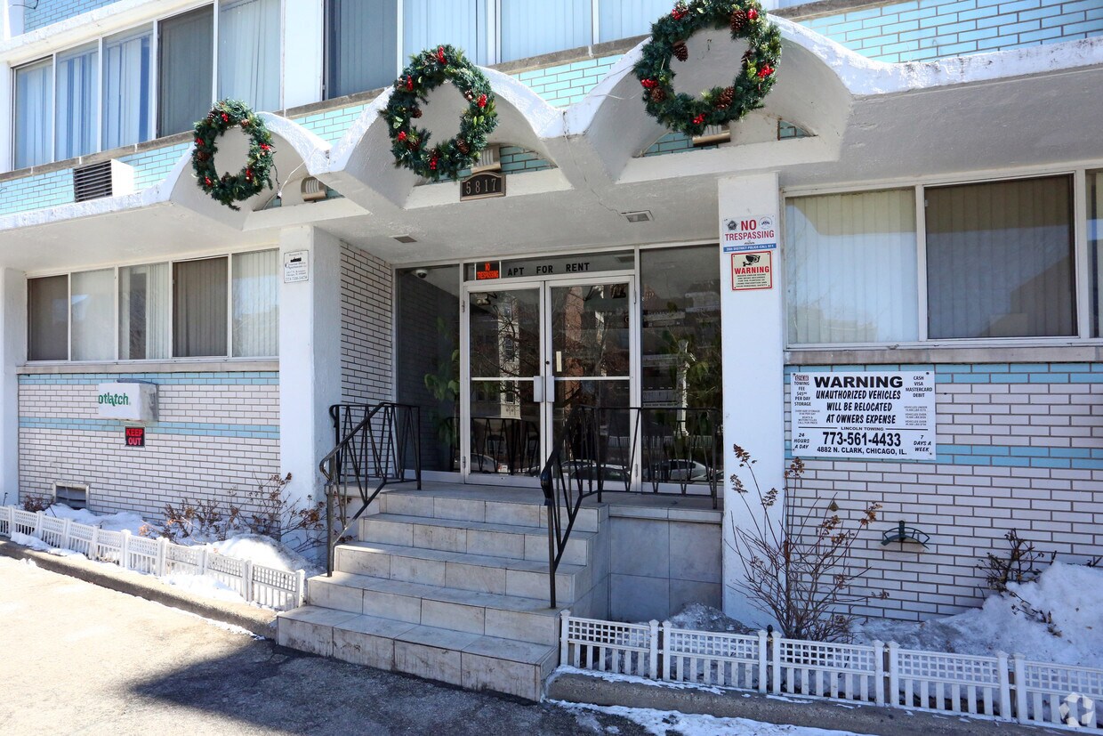 Foto del edificio - Crescent Drive Apartments