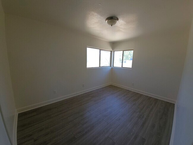 Foto del edificio - CUTE & AFFORDABLE HOME ON WEST SIDE!