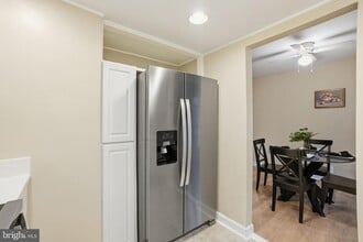 Building Photo - 3059 S Buchanan St