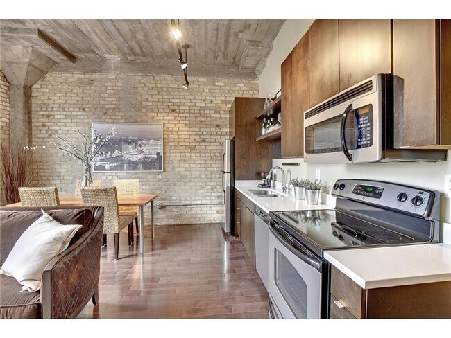 Building Photo - 618 N Washington Ave
