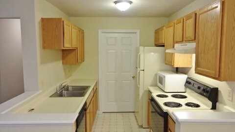 Building Photo - 648 Friars Ln