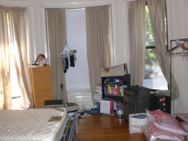 Foto del edificio - 41 Bay State Rd