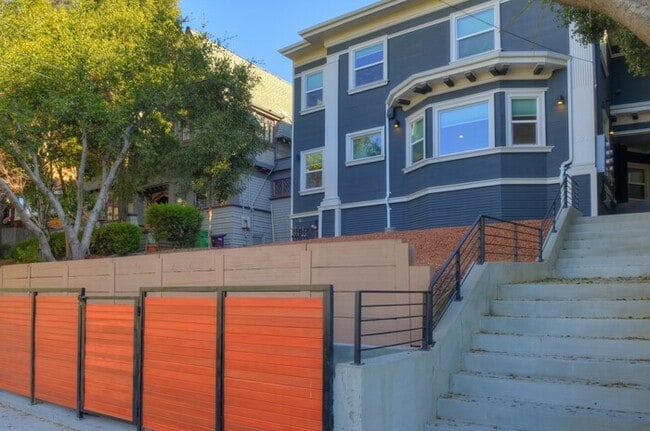 Building Photo - Newly Remodeled 2 Bedroom / 1 Bathroom Apa...
