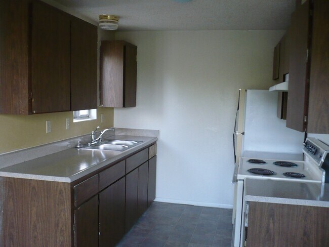 Foto del edificio - Large 2 story home in Bethel area.