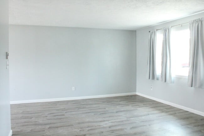 LR 1 - 156 Canyon Dr