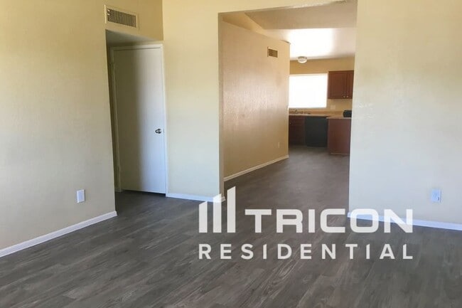 Foto del edificio - 10710 W Sells Dr