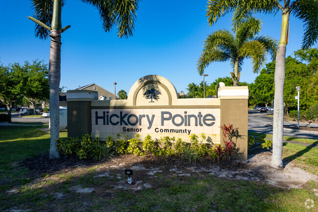 Building Photo - Hickory Pointe