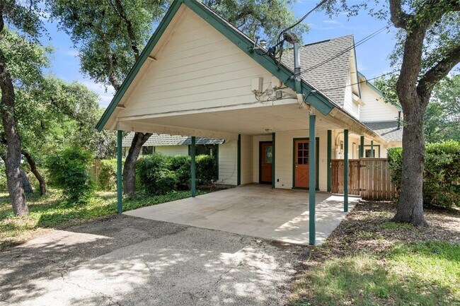 Building Photo - 10108 Lake Ridge Dr