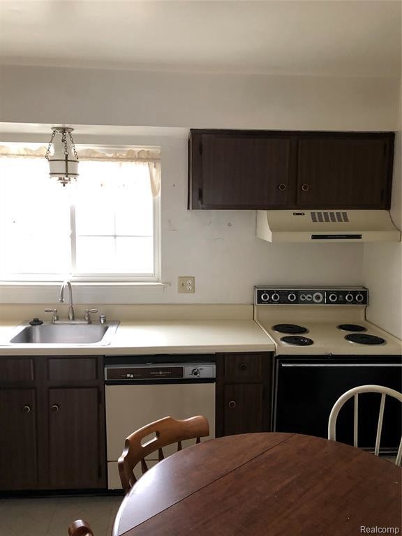 Building Photo - 25324 Shiawassee Cir