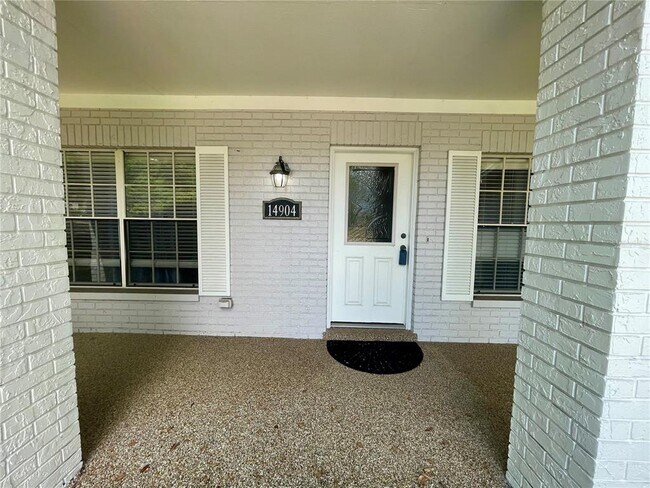 Building Photo - 14904 Lake Forest Dr