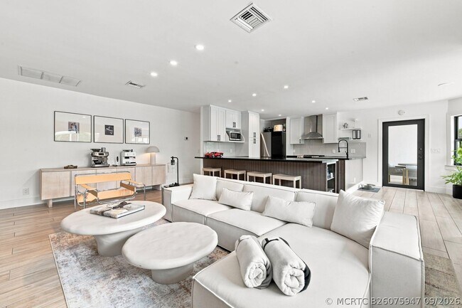 Foto del edificio - 14902 Paddock Dr