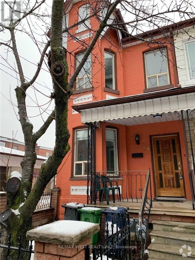Building Photo - 68 Florence St