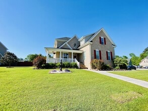 Building Photo - 704 Stagecoach Dr