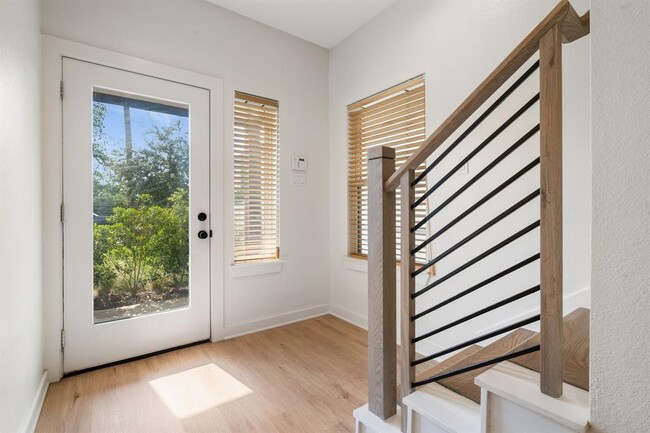 Foto del edificio - 5710 Elysian St