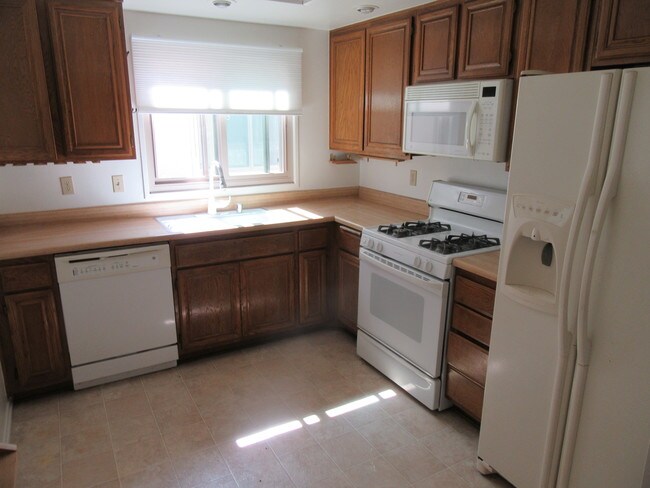 Kitchen - 6716 N Clybourn Ave