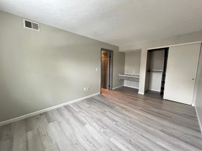Foto del edificio - 355 E 20th Ave