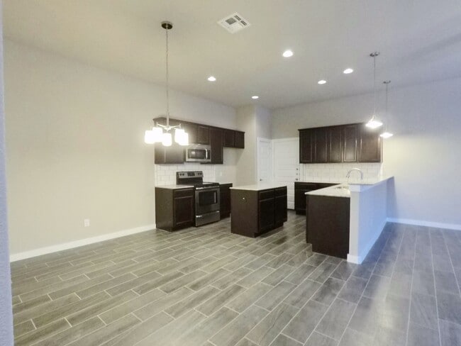 Building Photo - AVAILABLE NOW! LUXURY TOWNHOME LOCATED IN ...