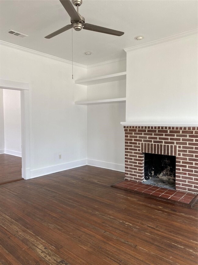 Building Photo - 709 E 11th St