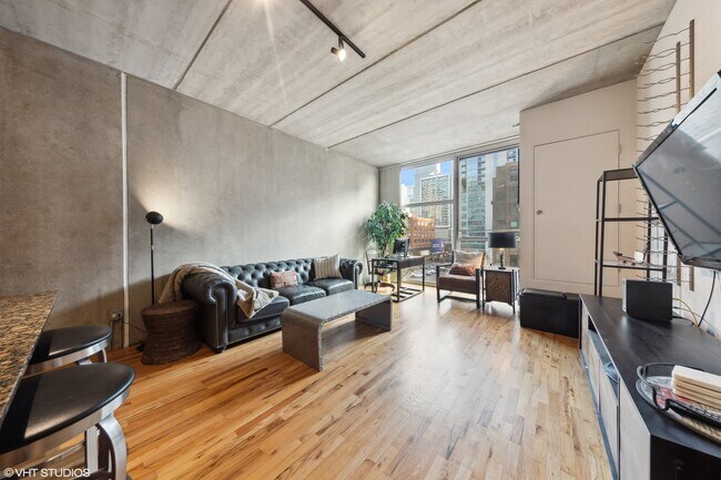 Foto del edificio - 630 N Franklin St