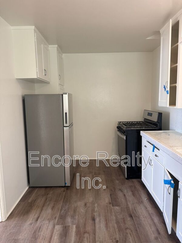 Foto del edificio - 5008 Muir Ave