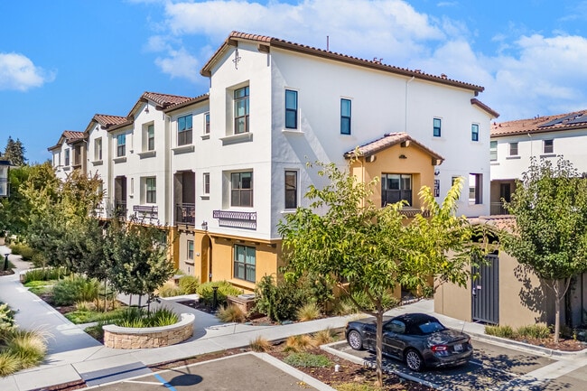 Building Photo - 382 Camarillo Ter