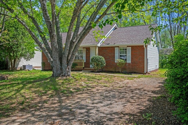 Building Photo - Beautifully Renovated Home!