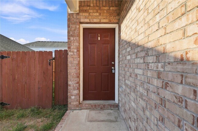 Building Photo - 3207 SW Deerfield Blvd