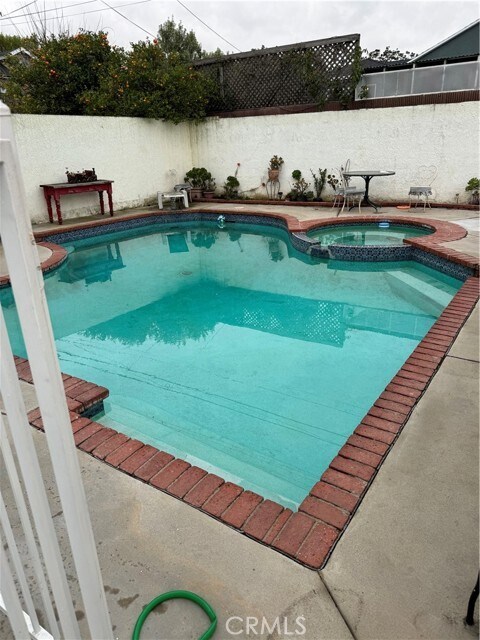 Foto del edificio - 7209 Alverstone Ave