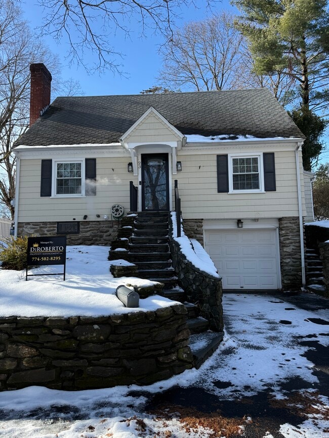 Building Photo - 23 Tiverton Pky