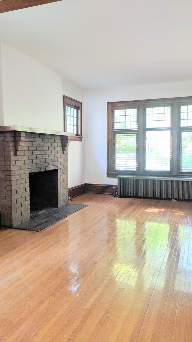 Building Photo - 2849 Irving Ave S