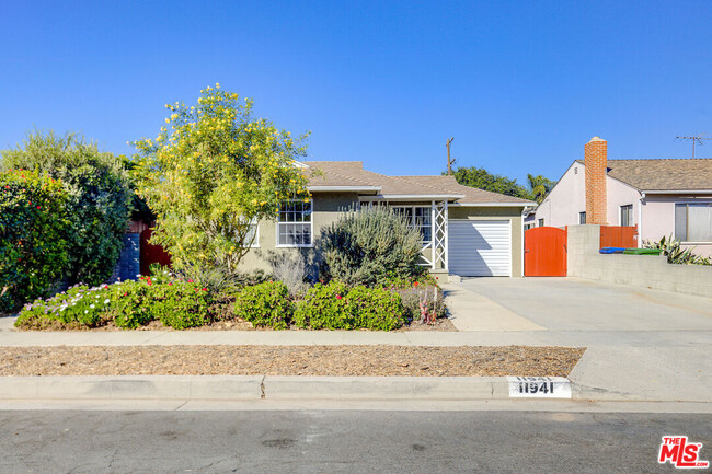 Building Photo - 11941 Aneta St