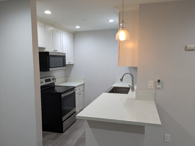 Building Photo - 320 S Ardmore Ave