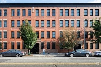 Building Photo - 45 Chelsea St